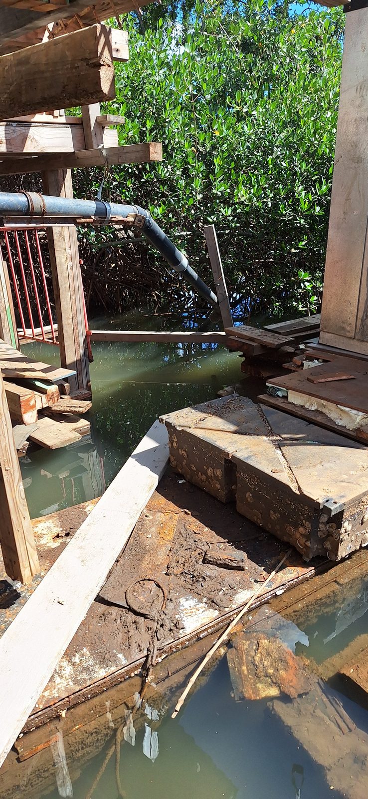 Flotation base and pipe system from a different angle